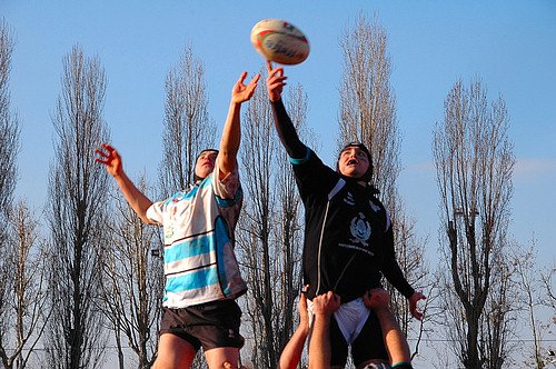 A destra Luca Felici, al suo esordio come seconda linea